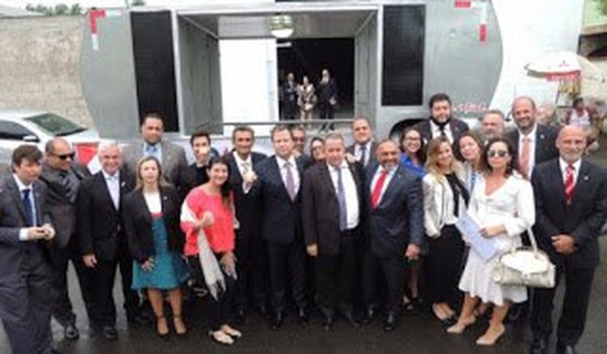 Presidente do Conselho Federal da OAB participa de Ato de Desagravo em favor de advogados retirados a força da Delegacia de Guarapari