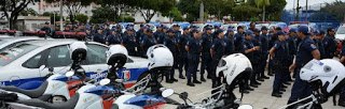 LEI FEDERAL AUTORIZA MAX FILHO E DEMAIS PREFEITOS A TEREM A PROTEÇÃO DE GUARDAS MUNICIPAIS: Secretário de Paulo Hartung critica prefeito de Vila Velha, mas conta com 12 policiais militares para sua se
