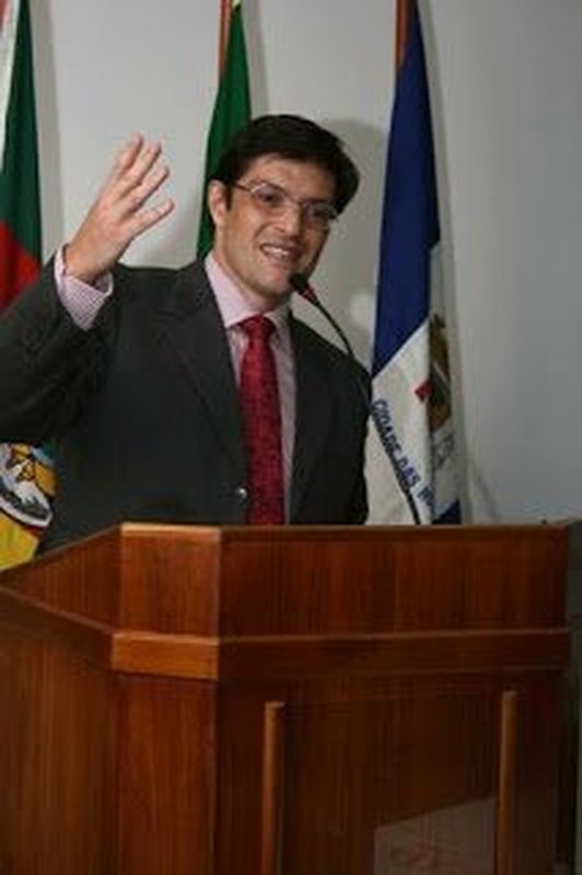 PROMOTOR DE JUSTIÇA ANALISA O NOVO CÓDIGO DE PROCESSO CIVIL: Ministério Público passa a atuar em defesa dos direitos da sociedade e dos cidadãos e não mais do Estado