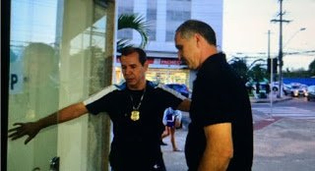 BLOG DO ELIMAR CÔRTES FOI O ÚNICO VEÍCULO DE COMUNICAÇÃO A INFORMAR E A SUSTENTAR AS SUSPEITAS DO ENVOLVIMENTO DE HILÁRIO FRASSON NO CRIME: Preso policial civil acusado de mandar matar médica