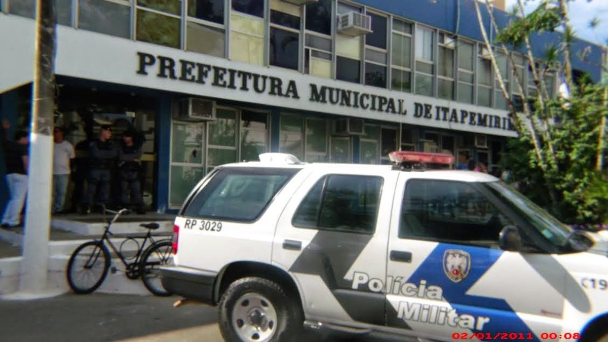 COMBATE A DENÚNCIA DE CORRUPÇÃO EM ITAPEMIRIM: Polícia e Ministério Público fecham prefeitura, secretarias, empresas e casas de acusados de desvio de recursos públicos