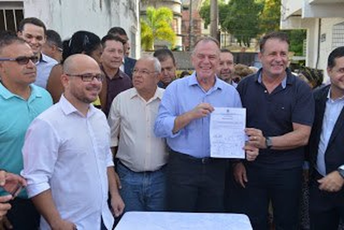 “ESTE ATO É MAIS UM PASSO PARA DARMOS INÍCIO À MELHORIA NAS CONDIÇÕES DE TRABALHO DOS NOSSOS POLICIAIS”: Casagrande começa a reconstruir unidade da Polícia Militar destruída no governo Hartung