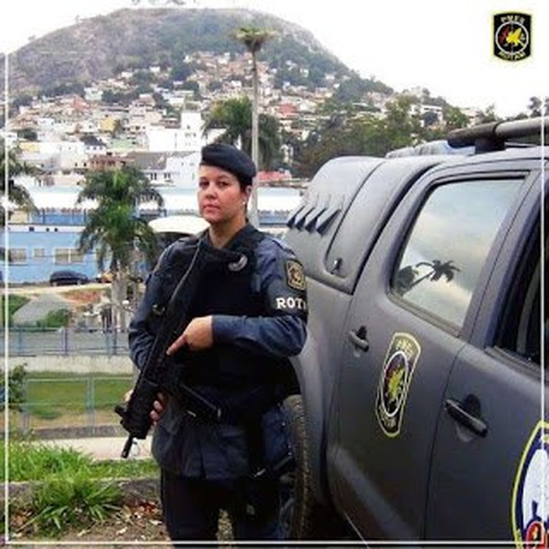 MICHELLE FERRI FOI ACUSADA DE DESCUMPRIR ORDENS SUPERIORES DURANTE A “GREVE” DOS MILITARES CAPIXABAS: Comandante geral expulsa da Polícia Militar a sargento que era exemplo de disciplina e destaque op