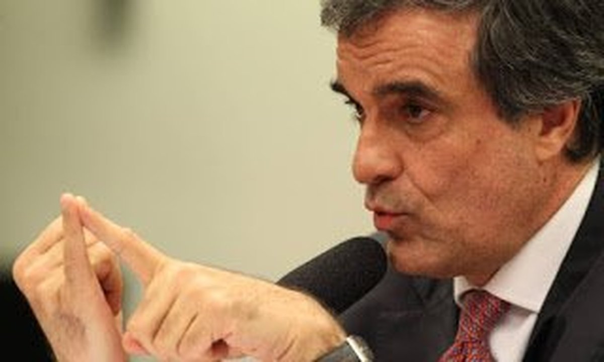 Delegados federais veem com “extrema preocupação” saída do ministro da Justiça do governo “em razões de pressões políticas” para que controle os trabalhos da Polícia Federal