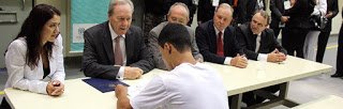 Presidente do STJ visita complexo penitenciário no Espírito Santo, reduz para 13 anos a pena de preso condenado a 22 anos e dá liberdade condicional ao réu
