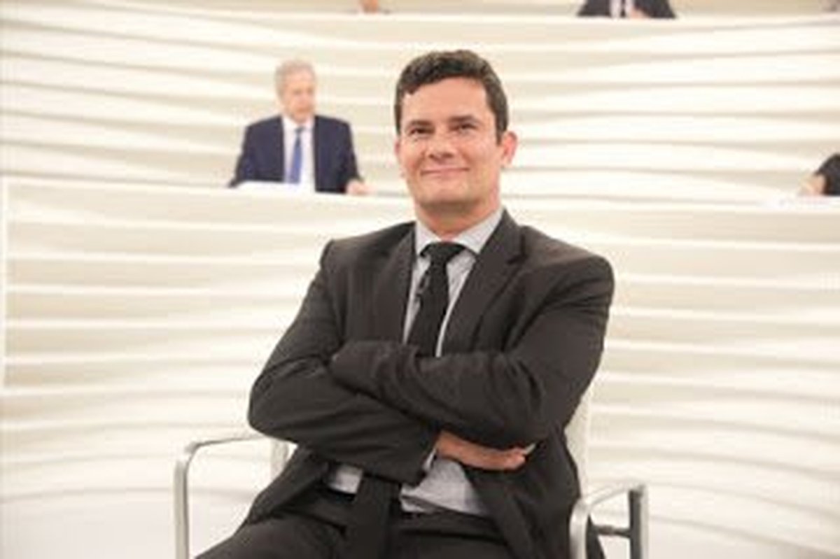 Pesquisa do Instituto Paraná aponta que 82,6% dos brasileiros aprovam decisão do juiz Sérgio Moro em assumir Ministério da Justiça