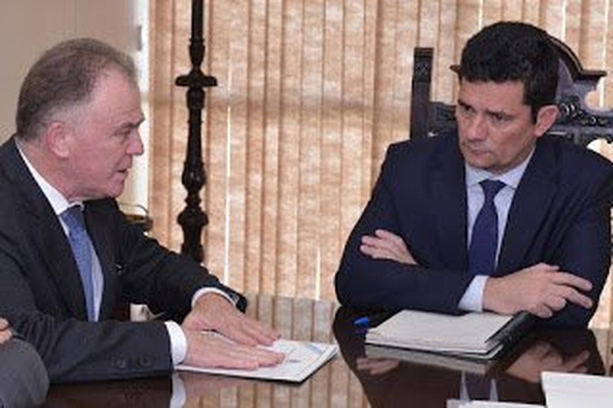 MINISTRO DIZ A CASAGRANDE QUE VAI PROPOR ALTERAÇÕES NA LEI DE EXECUÇÕES: Governador faz balanço da situação prisional do Espírito Santo ao ministro Sérgio Moro