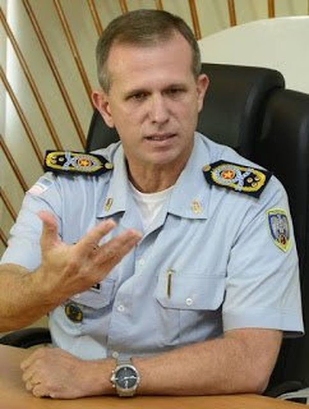 Exame antidrogas é necessário, mas comandante-geral da Polícia Militar expõe seus oficiais numa atitude desnecessária, deselegante e perigosa