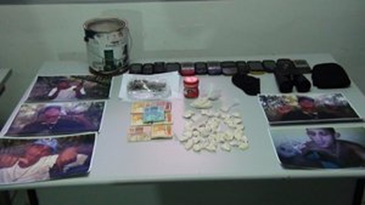 Operação da Polícia Civil resulta na apreensão de drogas, armas, munição e na prisão de agente penitenciário acusado de comandar grupo de extermínio na Grande Vitória