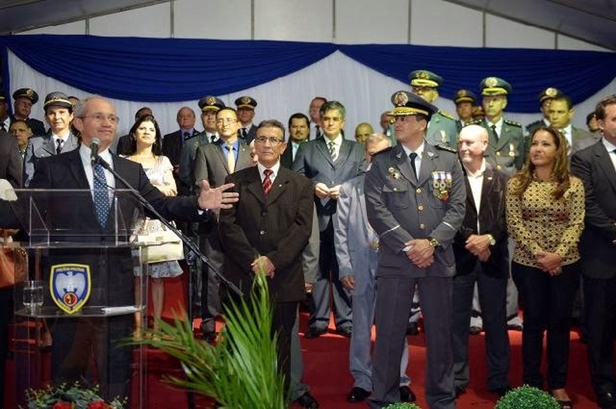 Tropa ignora ‘ordem’ do governador e faz protesto silencioso por duas vezes diante grito de ‘Viva a Polícia Militar do Espírito Santo’ feito por Paulo Hartung em solenidade dos 180 anos da corporação