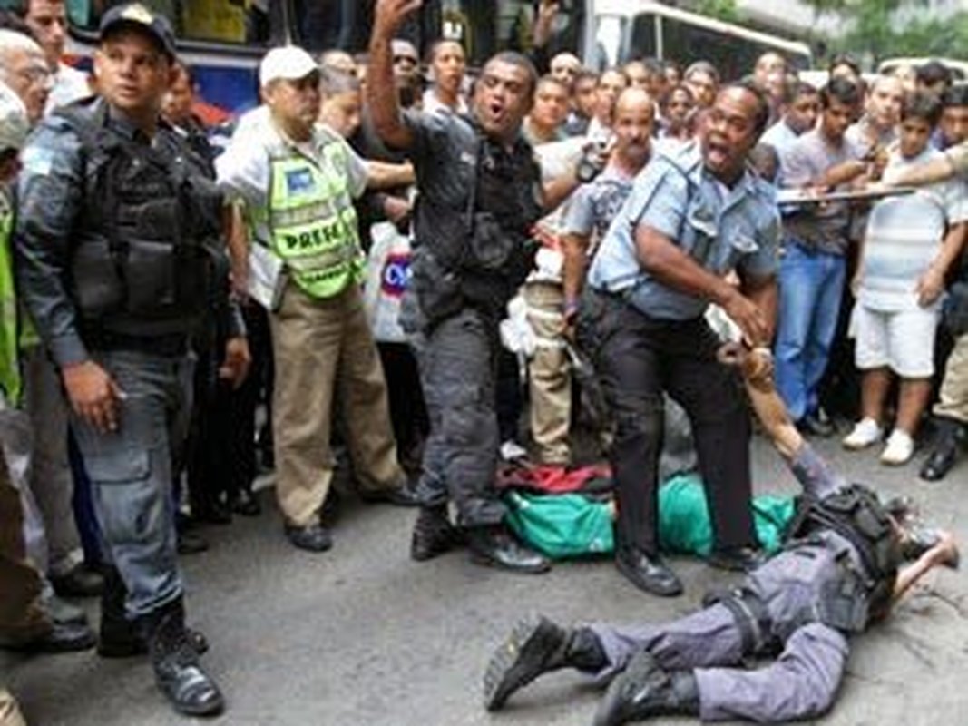 Brasil já tem pena de morte implantada pelo tráfico de drogas: alvos são crianças, jovens, negros e policiais