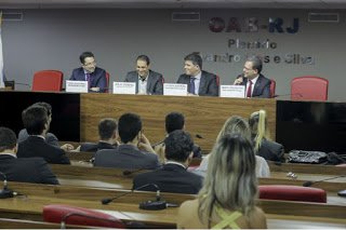 Em palestra na OAB do Rio, secretário de Direitos Humanos afirma que é contra anistiar policiais acusados de motim e destacou que os PMs capixabas são, em sua esmagadora maioria, honrados e não se omi