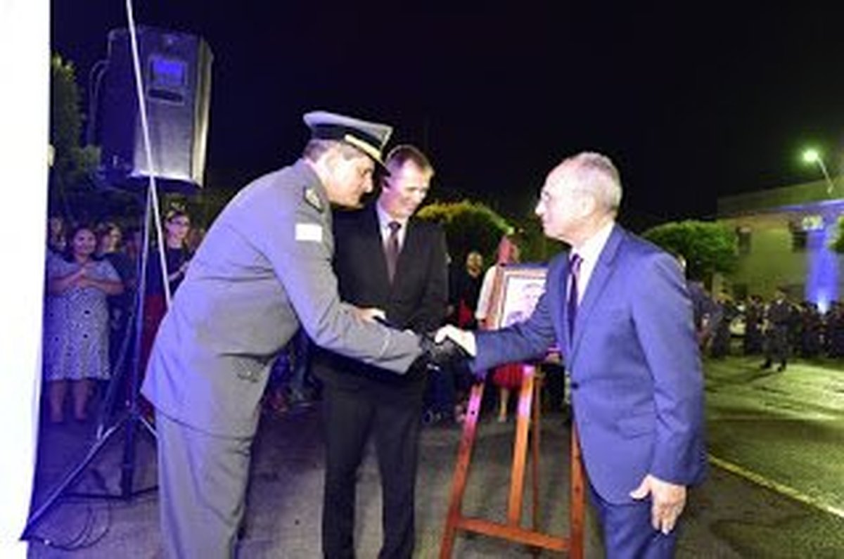 Coronel Nylton, sem farda, rasga a tradição e transmite cargo de Comandante-Geral da PM do Espírito Santo para coronel Ramalho