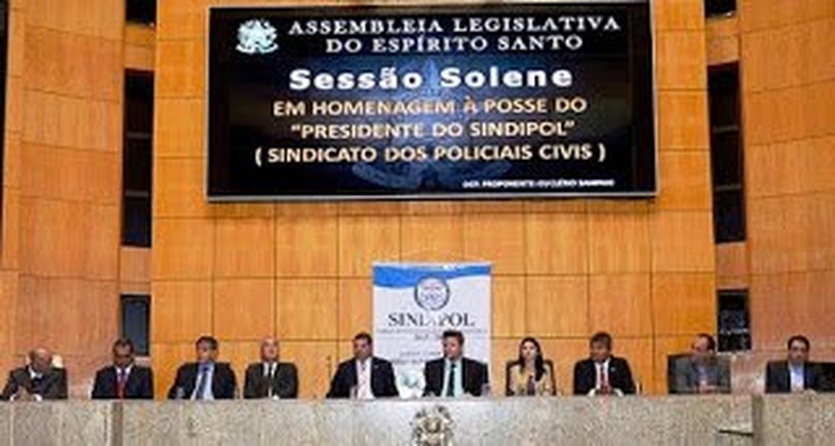 Euclério Sampaio comanda a posse da Diretoria do Sindipol na Assembleia Legislativa