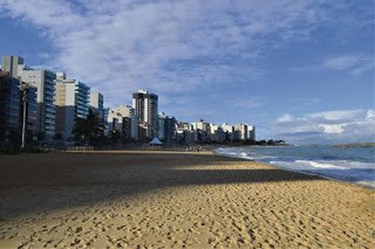 Justiça acolhe pedido do Ministério Público Federal e proíbe a Prefeitura de Vila Velha de autorizar construções de prédios que façam sombra na praia até 17 horas