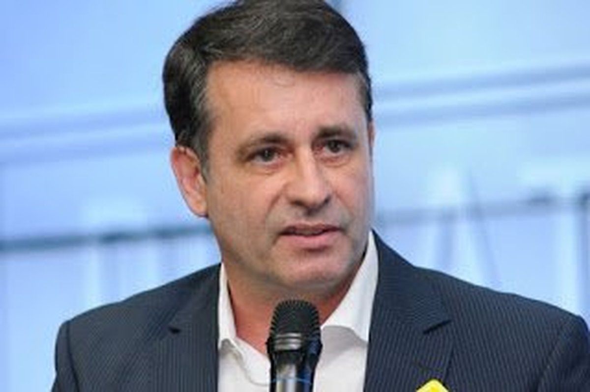 Justiça julga improcedente queixa crime do prefeito de Vitória contra advogado que o criticou nas redes sociais
