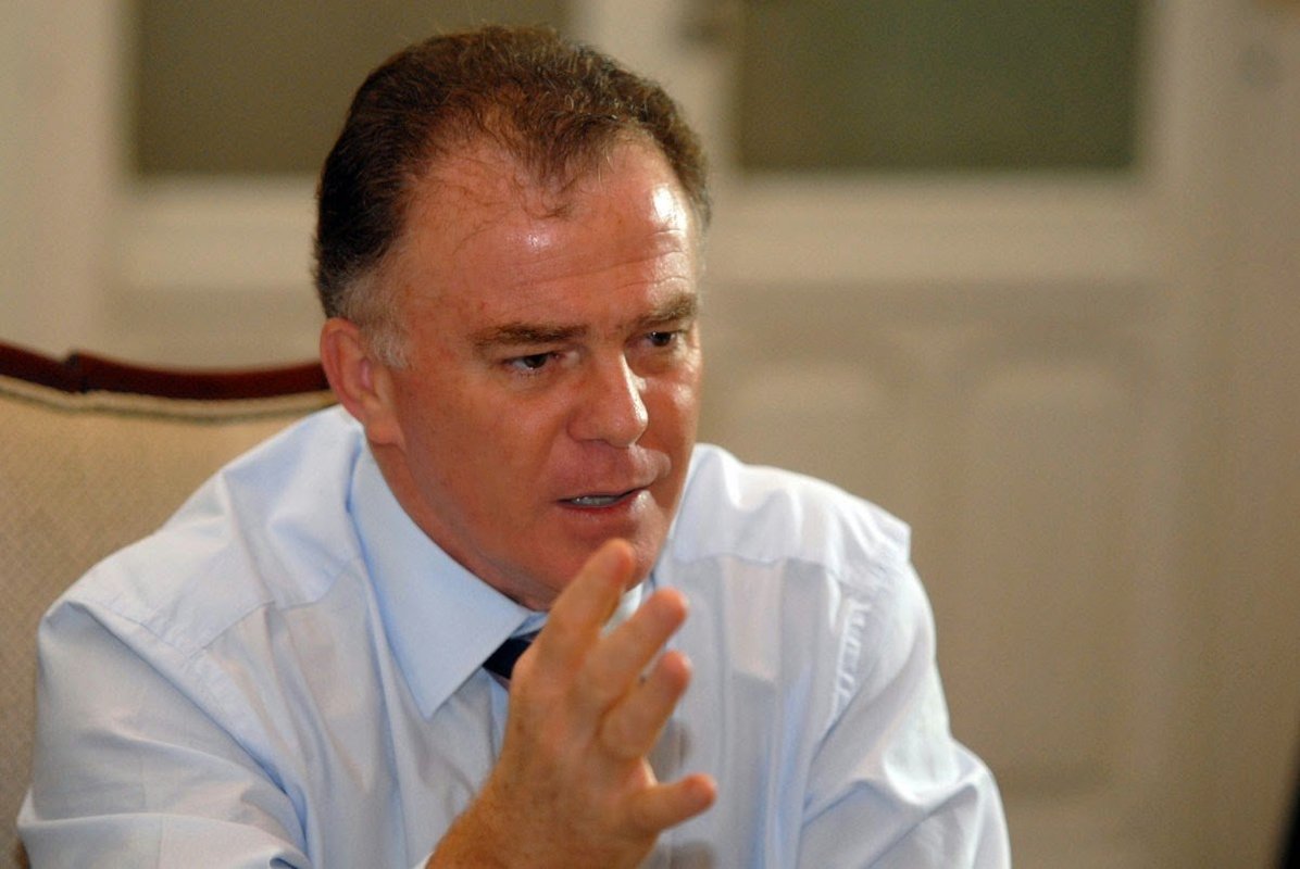 “Deixamos mais de R$ 2 bilhões em caixa. E eles ainda falam em caos”, reage Renato Casagrande