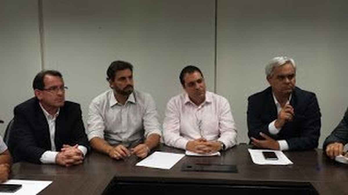 GOVERNO E ASSOCIAÇÕES DE CLASSE DOS MILITARES CHEGAM A UM ACORDO PARA ACABAR "MOTIM" NO ESPÍRITO SANTO: Novas promoções, estudo para reajuste salarial e anistia disciplinar