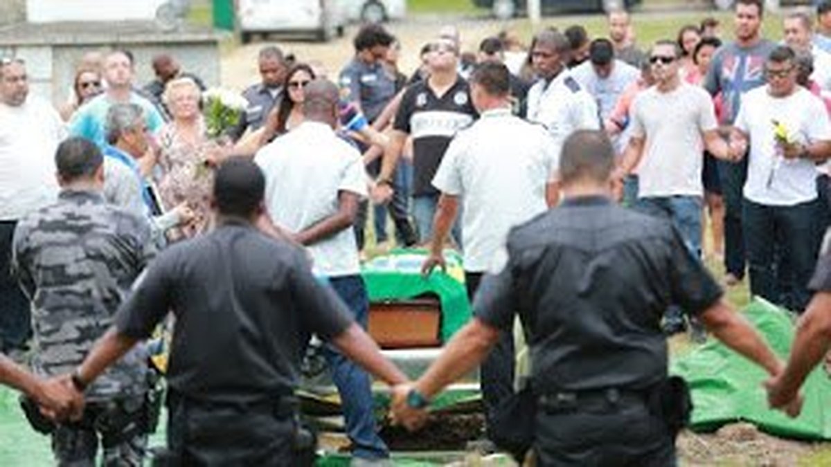 O SISTEMA DE SEGURANÇA BRASILEIRO ESTÁ FALIDO FAZ ALGUNS ANOS, AFIRMA PRESIDENTE DO FBSP: Rio já tem um policial morto a cada dois dias em 2017