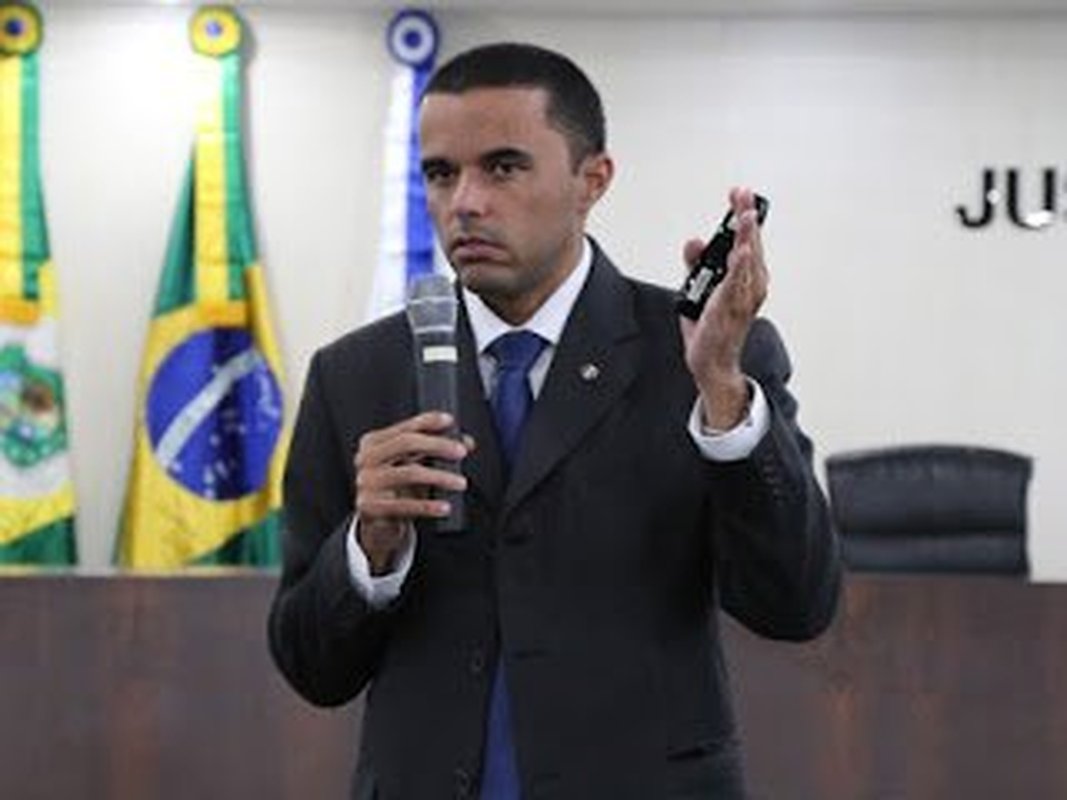 Em artigo, promotor de Justiça afirma que “onde o Estado não se faz presente, criminalidade dita as regras e os chefes do crime se tornam o ideal de vida a ser alcançado pelos jovens”