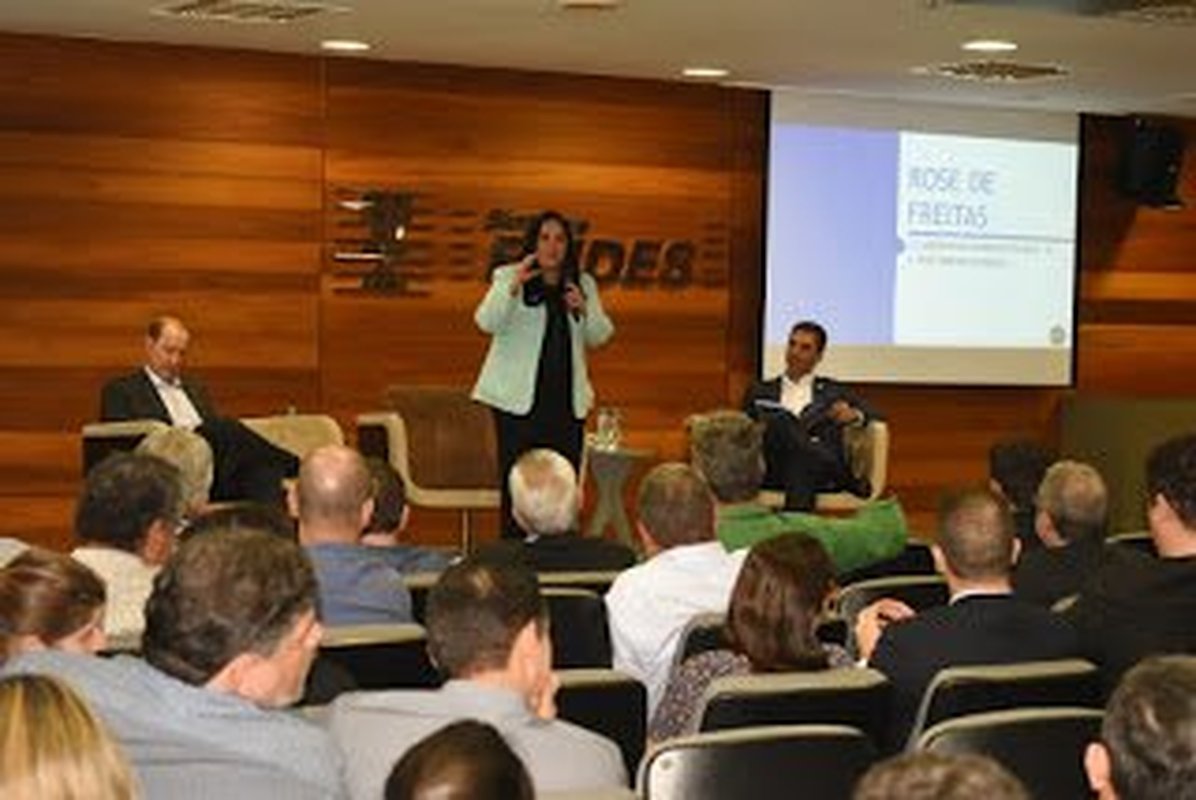 Rose de Freitas nega que vai renunciar a disputa ao governo do Espírito Santo