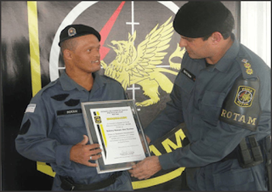 Sidney Ramos dos Santos recebe diploma de “Rotanzeiro Honorário/2015” da Polícia Militar do Espírito Santo
