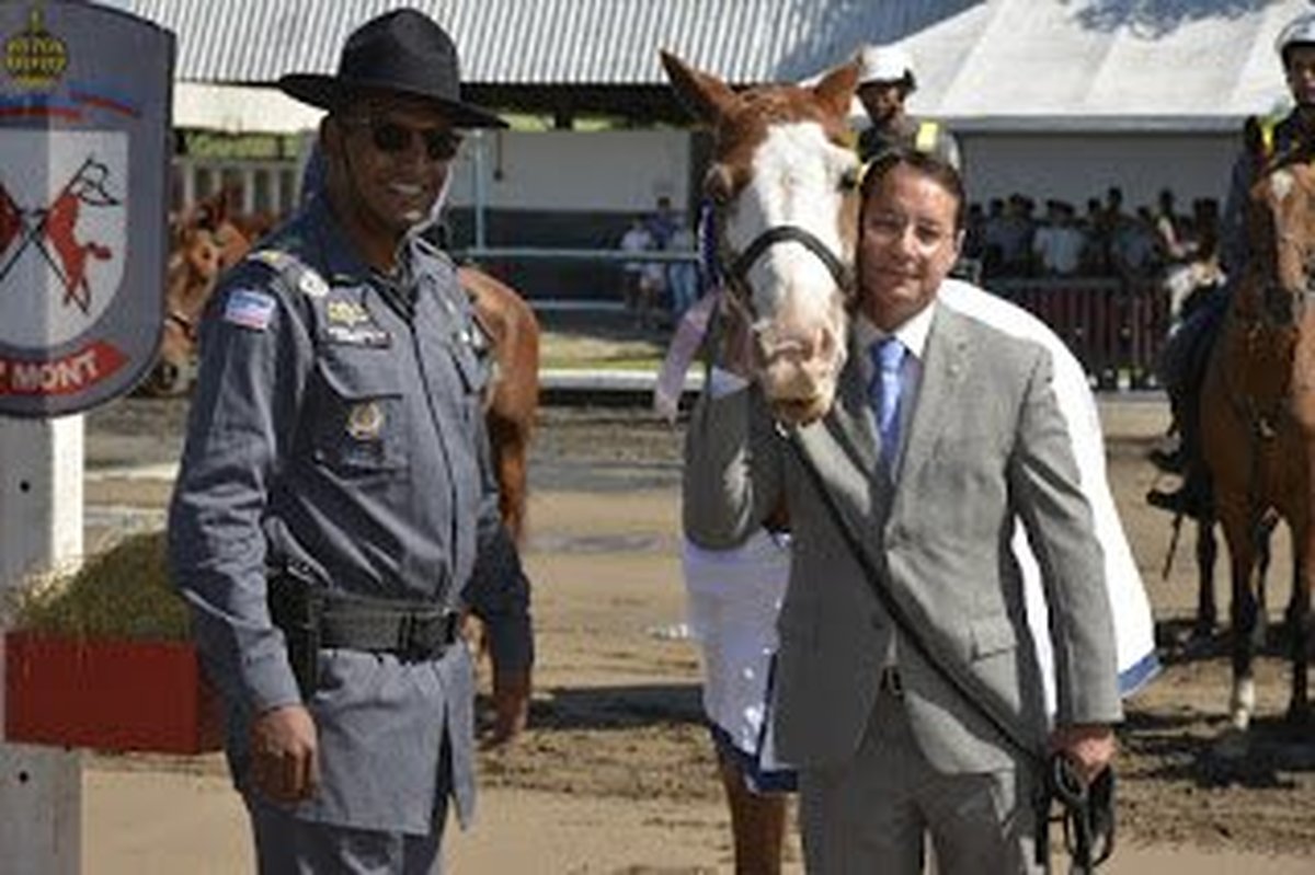 Regimento de Polícia Montada comemora o Dia da Cavalaria e presta homenagem a Ateneu