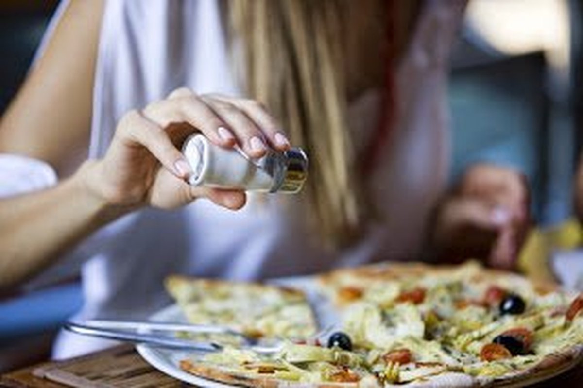Hartung sanciona lei que proíbe bares, restaurantes e lanchonetes manterem vasilhas de sal em mesas e balcão no Espírito Santo