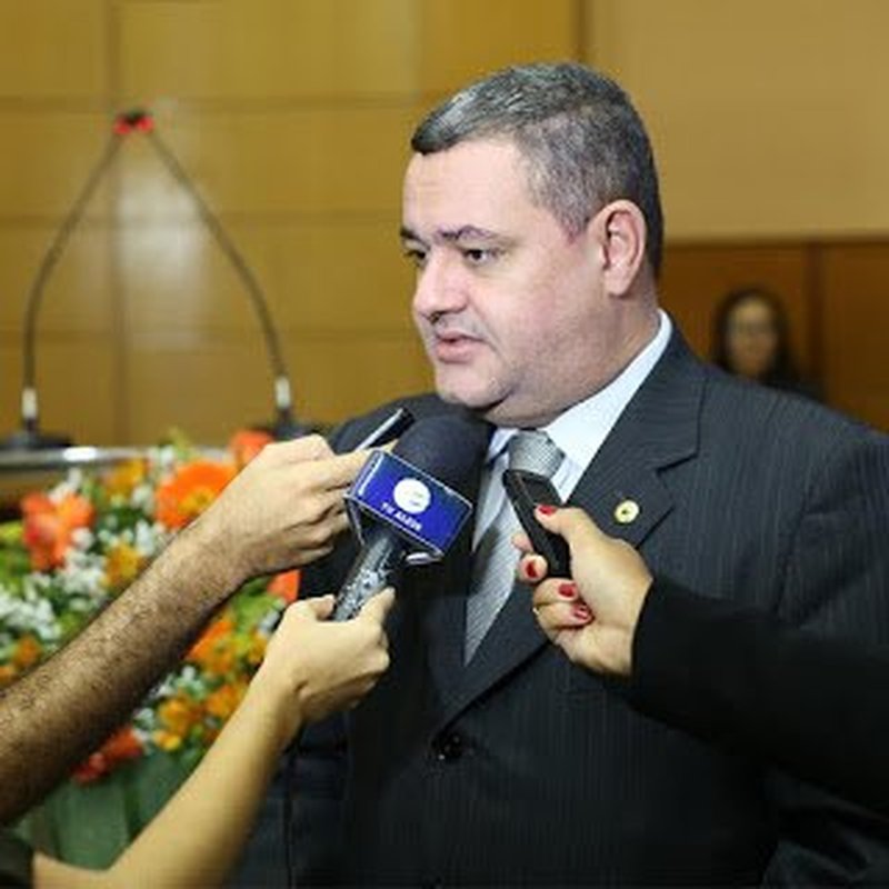 CAPIXABA APRESENTA RELATÓRIO DE GESTÃO COMO PRESIDENTE DA UNIÃO NACIONAL DOS LEGISLADORES E LEGISLATIVOS DO BRASIL: Sandro Locutor discutiu com a sociedade temas para melhorar a vida da sociedade bras