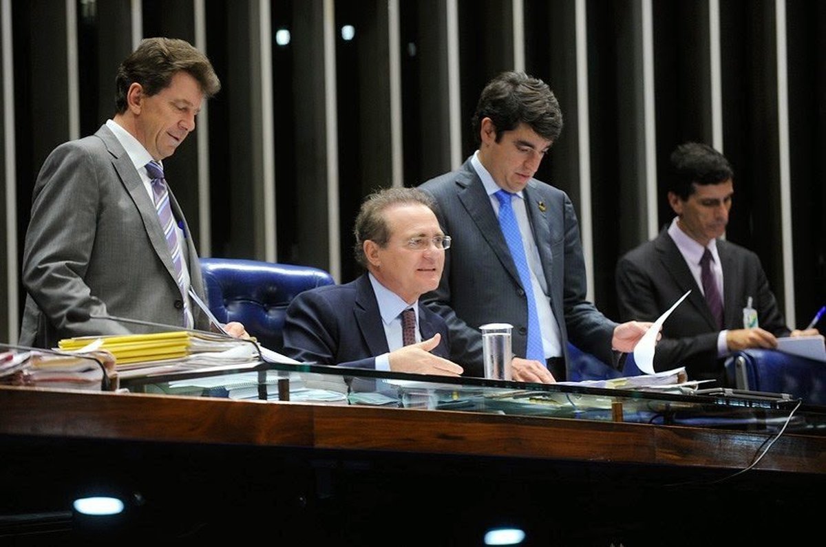 Polícia vai ter que priorizar uso de arma não letal em suas ações, decide Senado