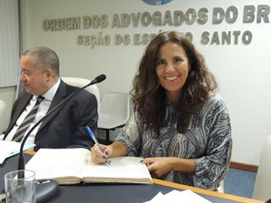 A carta em que a doutora Simone Silveira renuncia ao cargo de vice-presidente da OAB/ES
