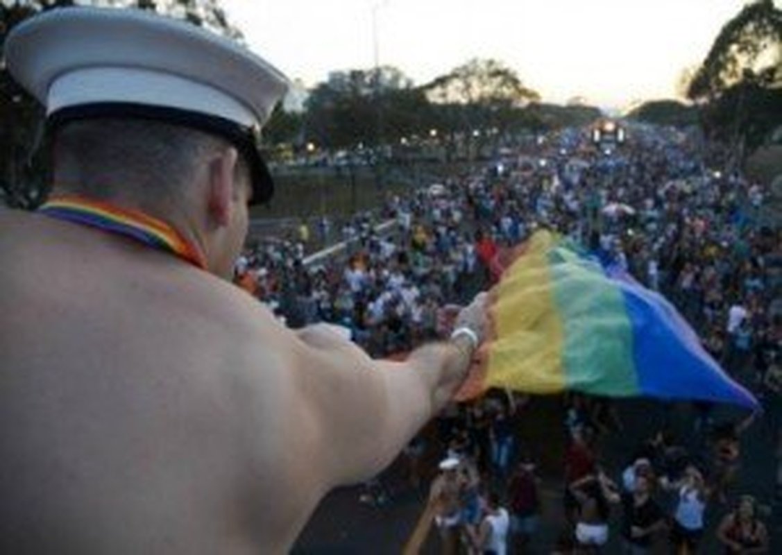STF determina eliminação de termos contra gays do Código Penal Militar, mas ato libidinoso dentro de unidades militares é crime