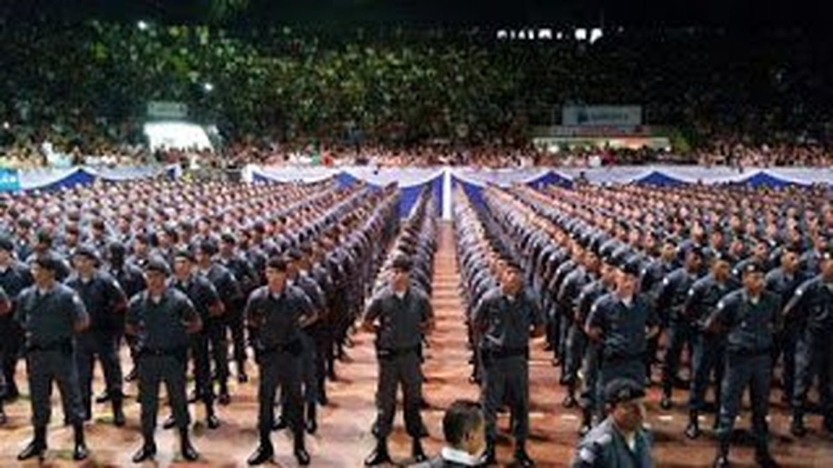 Paulo Hartung deixa de ir à cerimônia de formatura dos novos soldados da Polícia Militar e seu vice, César Colgnago, é vaiado por mais de 5 mil pessoas