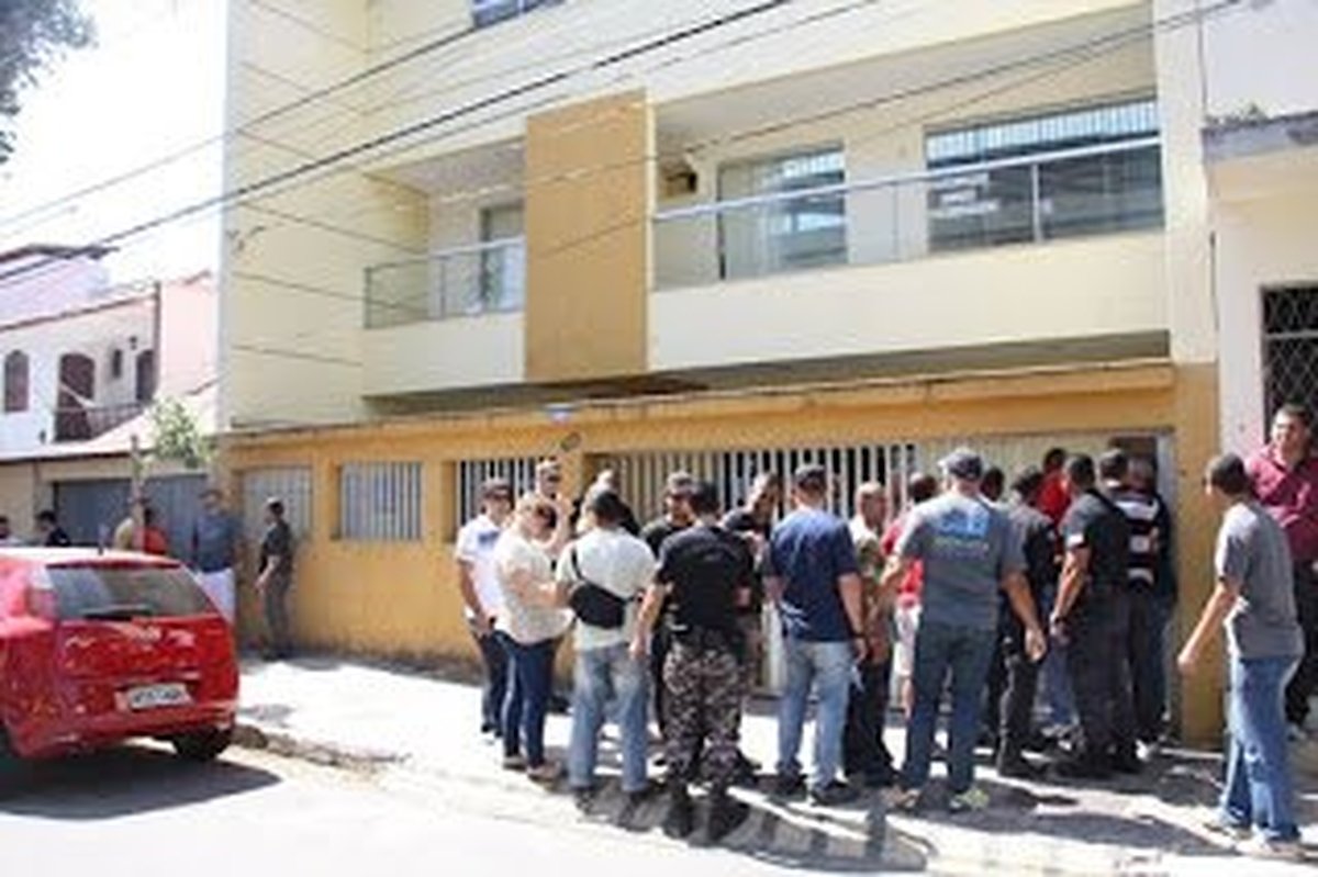 ARMAS E MUNIÇÃO RECOLHIDAS COM SINDICALISTAS; CÉDULAS SUMIRAM NA HORA DA CONTAGEM DOS VOTOS: Eleição no Sindicato dos Agentes Penitenciários do Espírito Santo vira caso de polícia