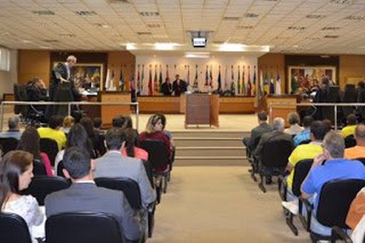 Dirigentes do Sindicato dos Servidores Públicos desrespeitam desembargadores e atacam o Judiciário dentro do Tribunal de Justiça do Espírito Santo