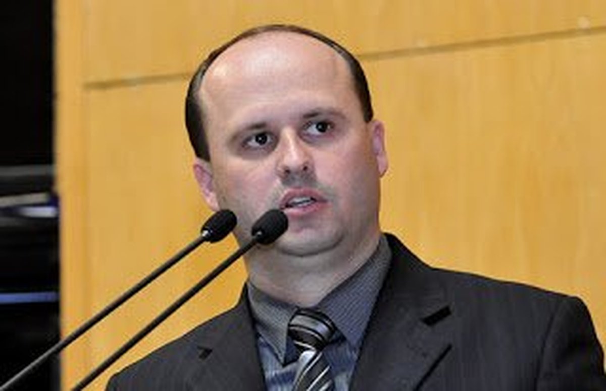 HENRIQUE VARGAS, VON ROMMEL E LUIZ PEREIRA SÃO ACUSADOS DE USAR RECURSOS PÚBLICOS EM OBRA PARTICULAR: Justiça acolhe pedido do Ministério Público e bloqueia bens do prefeito de São Gabriel da Palha e 