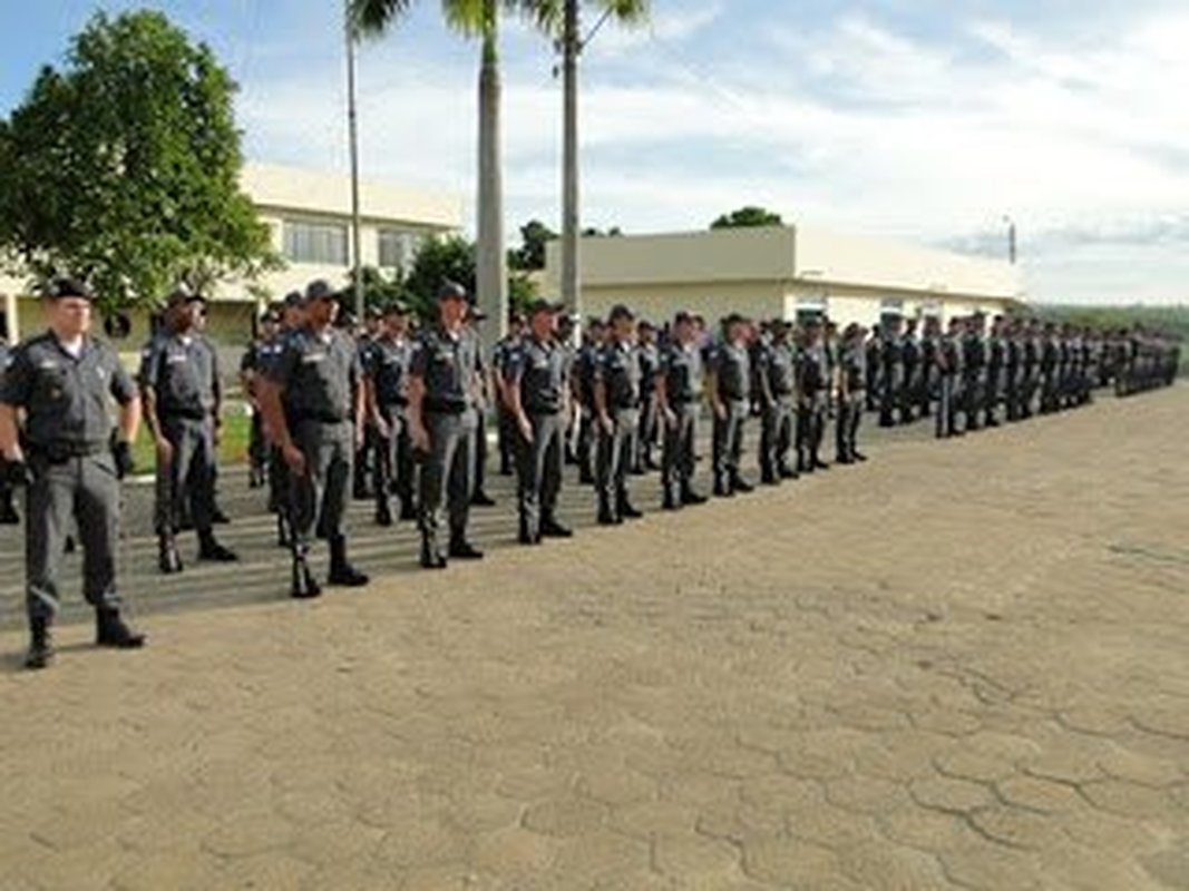 O MESMO RESPEITO QUE SE EXIGE DOS AGENTES DE SEGURANÇA PÚBLICA, SEJA EXIGIDO DO CIDADÃO QUE USA OS SERVIÇOS: Amigos podem ter de pagar indenização de 10 mil reais por desacatar policiais militares no 