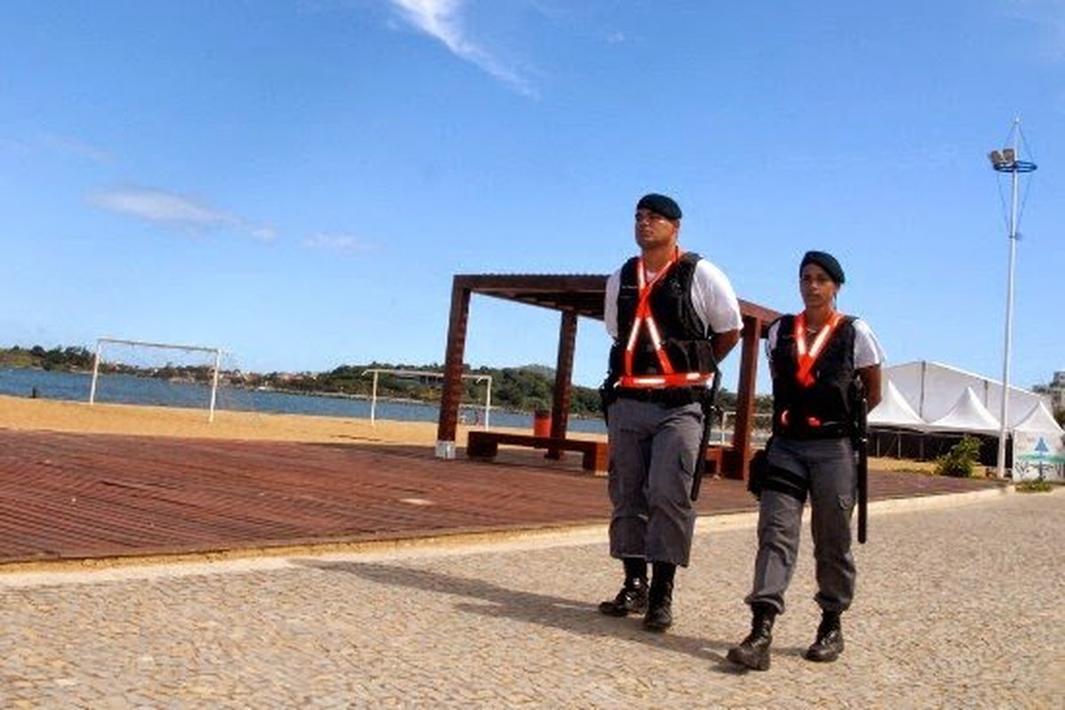 Corte de verba na segurança pública suspende Operação Verão nas praias do Norte e Sul e reduz em 20% gastos com combustíveis das viaturas policiais no Espírito Santo