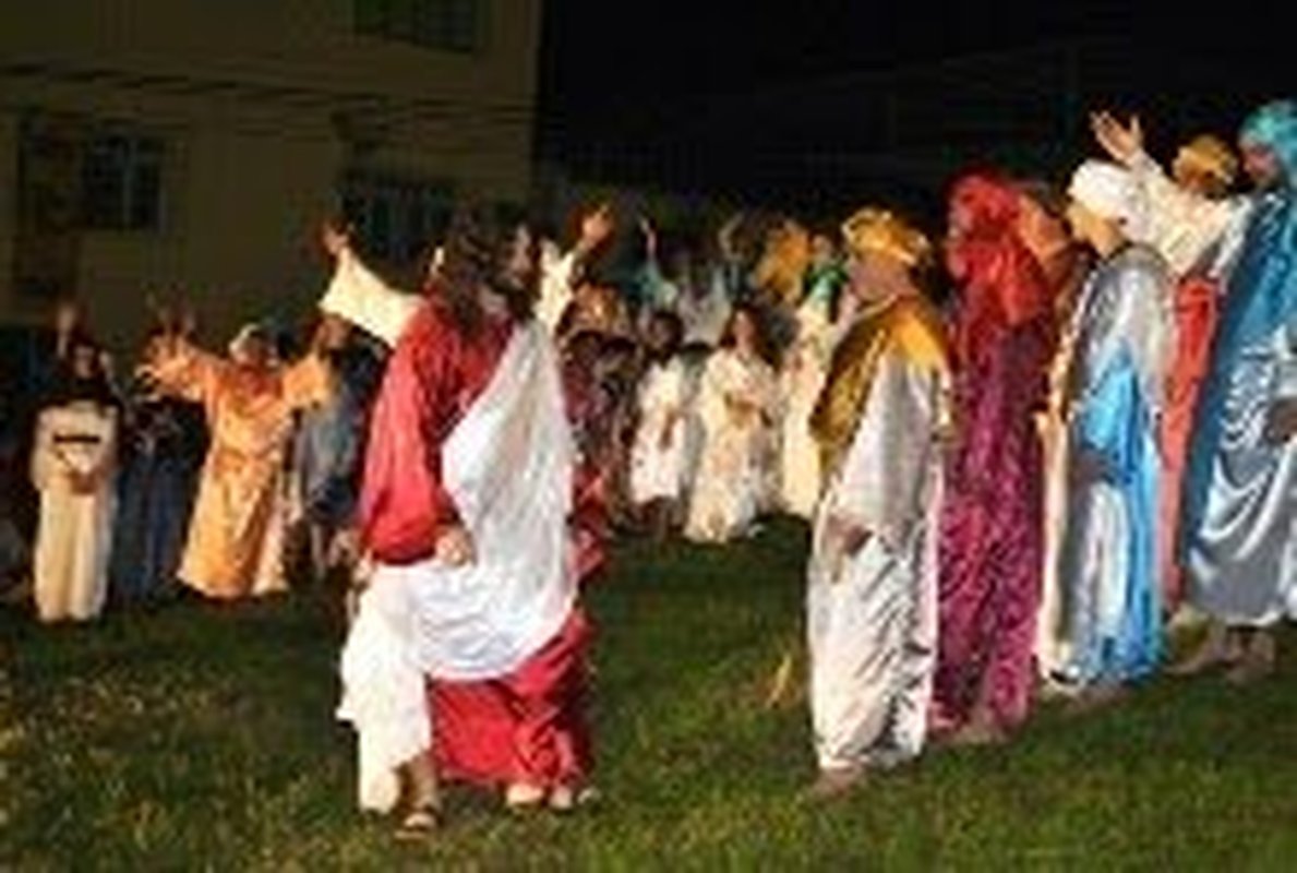 Justiça bloqueia bens de ex-prefeita de Viana e de mais quatro ex-servidores pela acusação de irregularidade no repasse de dinheiro público para encenação da vida de Cristo