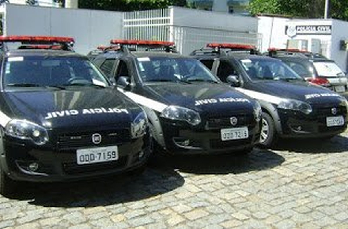 Polícia Civil do Espírito Santo trabalha com viaturas sucateadas e sem manutenção, mas a chefe da instituição doa cinco veículos para Prefeitura de Cariacica