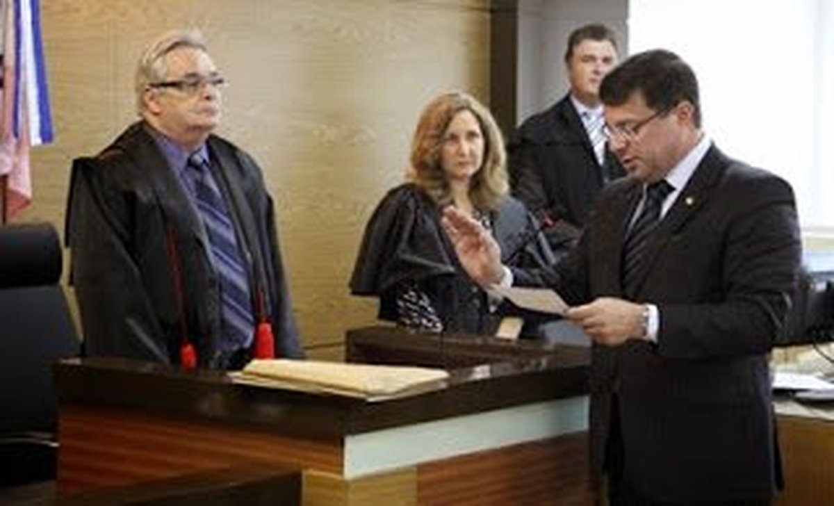 Presidente do Tribunal de Justiça do Espírito Santo empossa administrativamente novo desembargador, Fernando Zardini