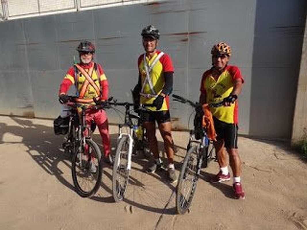 MISTURA DE FÉ E INCENTIVO À INSTALAÇÃO DE CICLOVIA NO SUL DO ESPÍRITO SANTO: Cabo da PM e amigos saem de Aparecida até Itapemirim de bicicleta