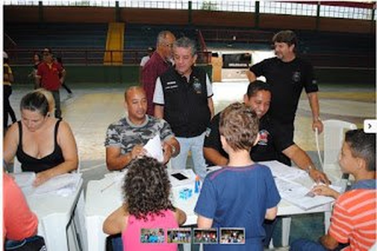 Danilo Bahiense contesta postagem anterior, afirma que projeto dos mutirões foi para "ajudar o povo" e diz que “reportagem é de merda”