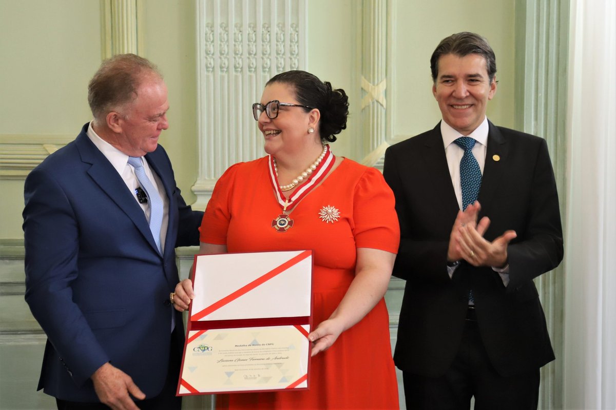 Subprocuradora-geral de Justiça Institucional do Ministério Público do Espírito Santo é homenageada com Medalha de Honra do CNPG