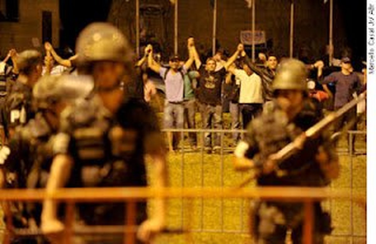 Greve na PM da Bahia expõe falta de consenso em relação à PEC 300, informa site da Agência Senado