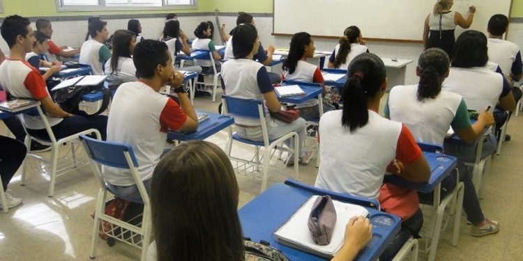 Governo Federal exige que ficha de matrícula de alunos de todo o País têm de ser informadas Filiação 1 e 2