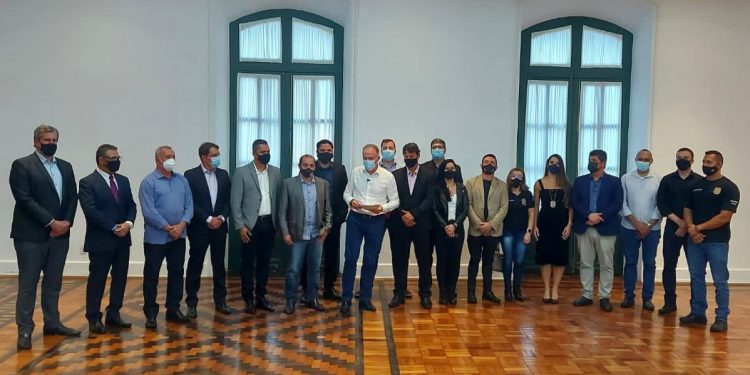 VITÓRIA DO SINDIPOL E DA AGENPOL: Governador acaba com desvio de função na Polícia Civil e lei define atribuições dos agentes de Polícia, que vão ter reajuste salarial de 20% em janeiro