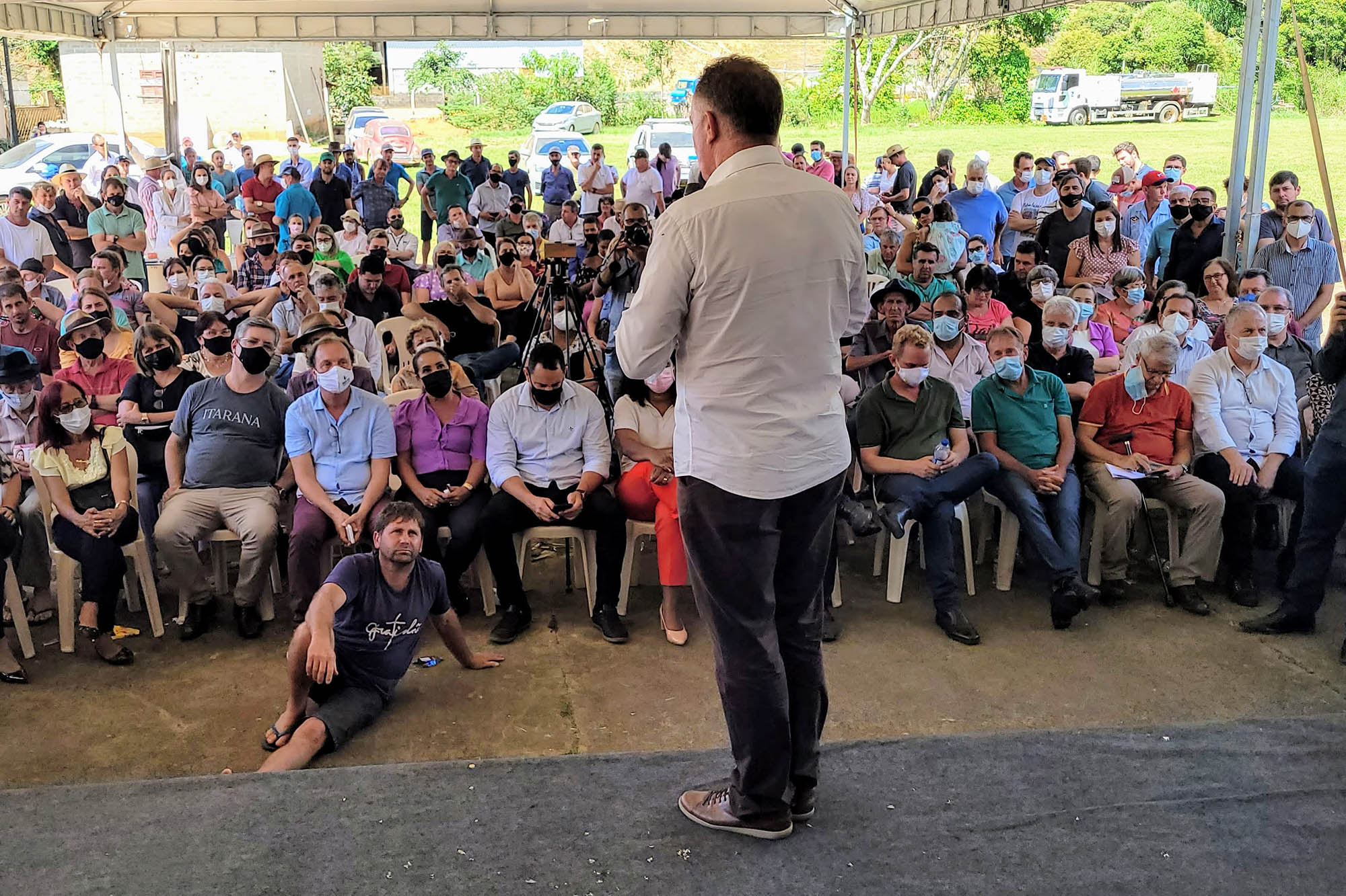 GOVERNADOR ANUNCIA MAIS INVESTIMENTOS PARA COLATINA E ITARANA: Prefeitos de 16 cidades, lideranças religiosas, empresariais e políticas ovacionam Renato Casagrande