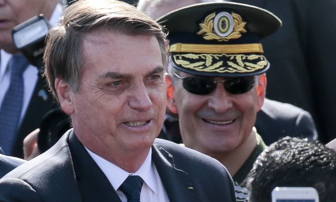 DECRETO DE BOLSONARO OFICIALIZA DESVIO DE FUNÇÃO E PODE DEIXAR MENOS POLICIAIS NAS RUAS: Policiais vão poder trabalhar para deputados e vereadores