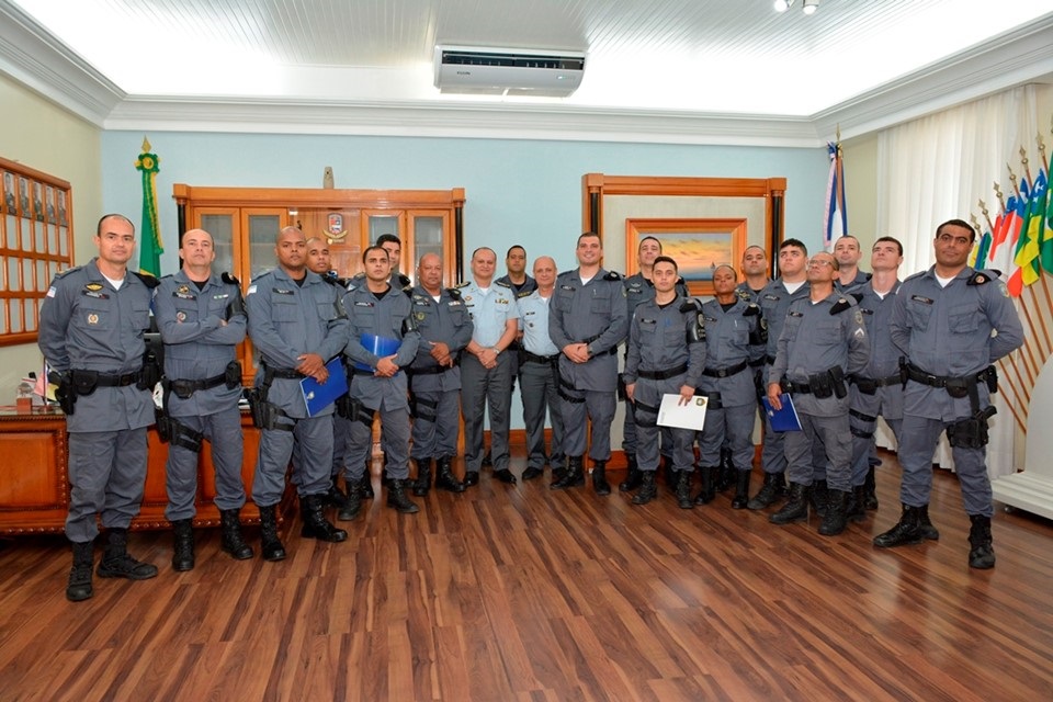 Comandante-geral homenageia militares que apreenderam mais de 700 quilos de maconha na Serra